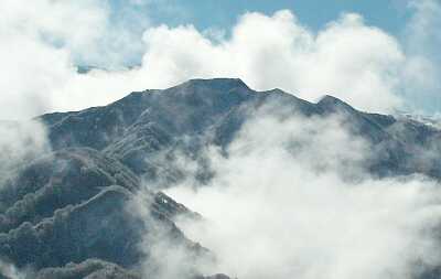 白鳥山から見た、犬ヶ岳　　　03.11.23の画像