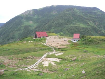 初秋を感じて、静かな朝日小屋　　05.8.25の画像