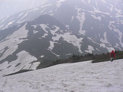 朝日岳山頂から、水平道分岐側へ下りるの画像