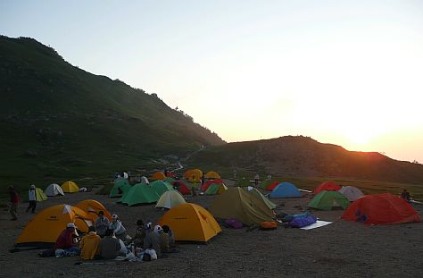 今日の夕刻、朝日平テント場　　の画像