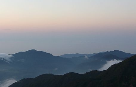 夕暮れ迫る中、浮かび上がるシルエット　　　　　　　の画像