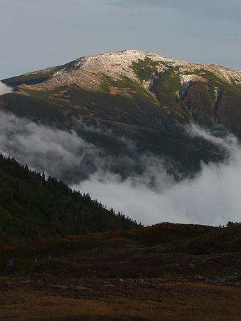 朝日平から見る、雪倉岳　　　９月２８日午後５時頃の画像