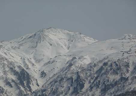 眩しく輝く、今日の朝日岳　　負釣山７合目よりの画像